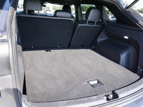 Used 2024 Volkswagen Atlas Cross Sport SE image 9