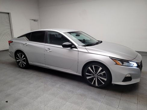 Used 2021 Nissan Altima 2.5 SR FWD image 11