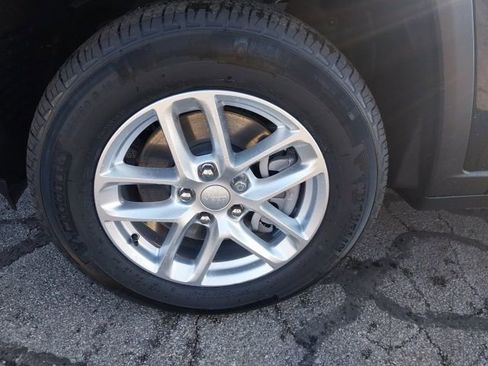 New 2025 Jeep Grand Cherokee L Laredo w/ Luxury Tech Group I image 17