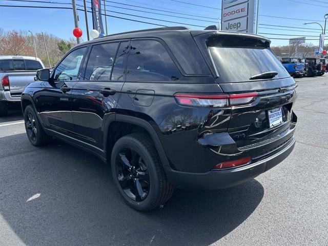 Certified 2023 Jeep Grand Cherokee Altitude AWD/4WD image 7