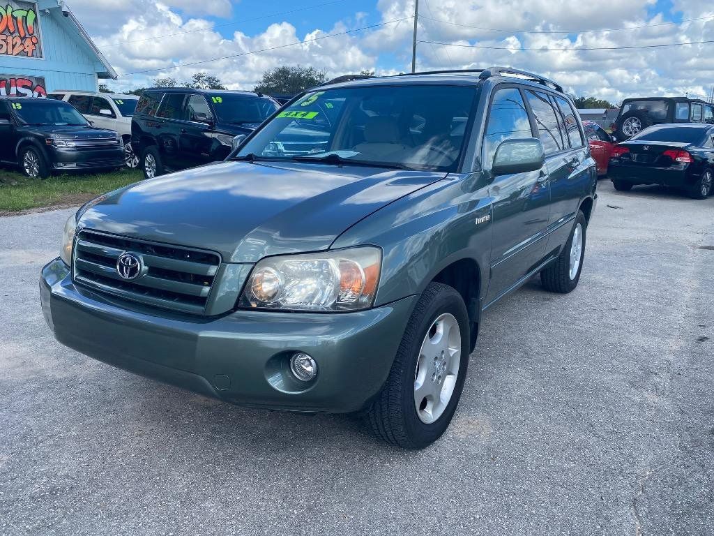 Used 2005 Toyota Highlander Limited w/ Leather Trim Pkg AWD/4WD image 2