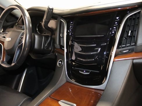 Used 2020 Cadillac Escalade ESV Premium Luxury image 63