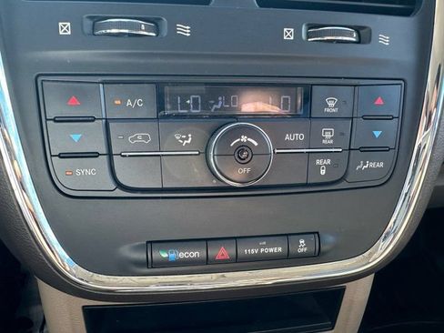 Used 2016 Chrysler Town & Country Touring FWD image 25