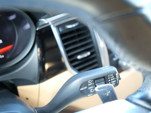 Used 2017 Porsche Macan image 43