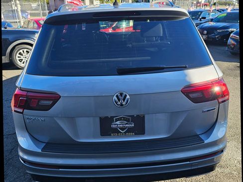 Used 2021 Volkswagen Tiguan SE R-Line image 6