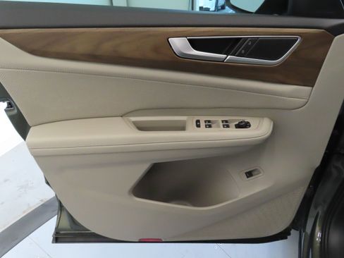 New 2026 Volkswagen Atlas SE image 11