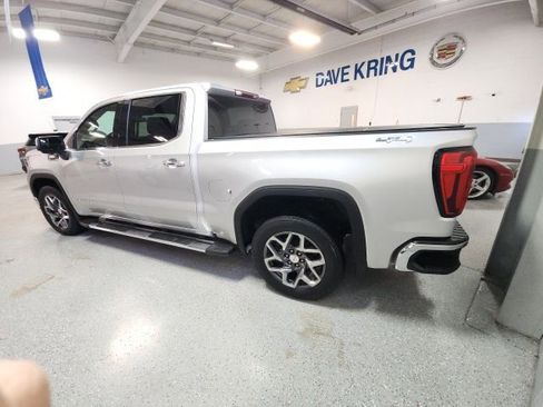 Used 2022 GMC Sierra 1500 SLT w/ SLT Premium Package AWD/4WD image 2