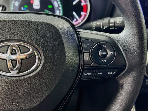 Used 2025 Toyota RAV4 XLE FWD image 18