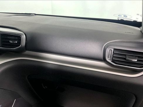 Used 2022 Ford Explorer XLT w/ Equipment Group 202A AWD/4WD image 16