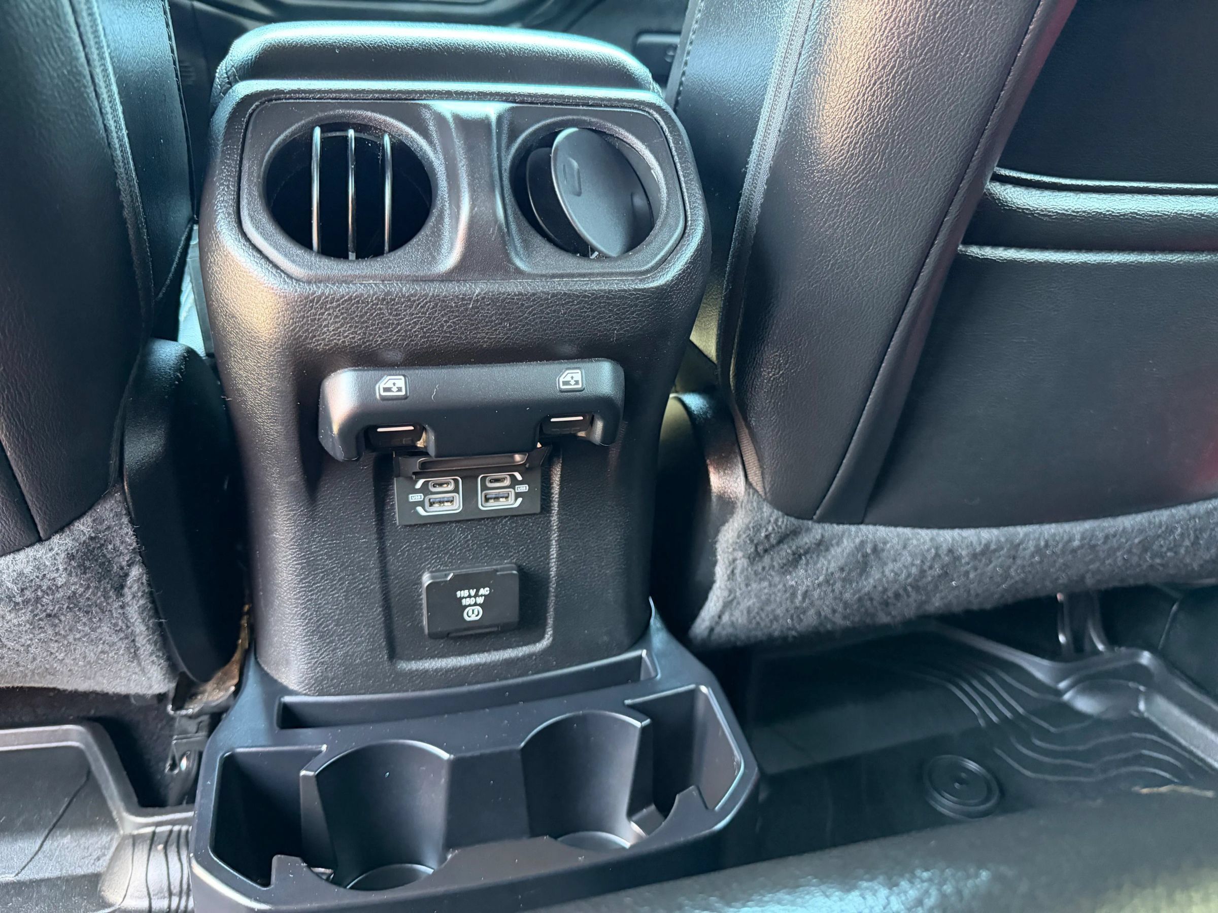 Used 2021 Jeep Wrangler Unlimited Sahara w/ Cold Weather Group AWD/4WD image 14