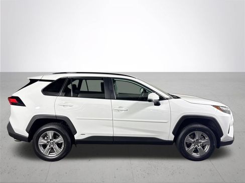 Used 2024 Toyota RAV4 LE AWD/4WD image 5