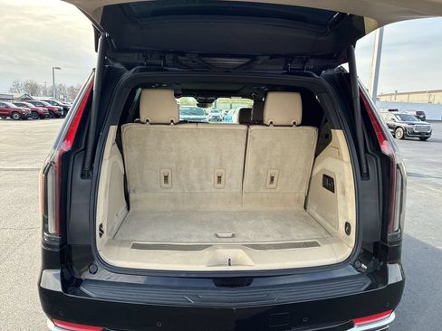 Used 2023 Cadillac Escalade Premium Luxury w/ Performance Package AWD/4WD image 21