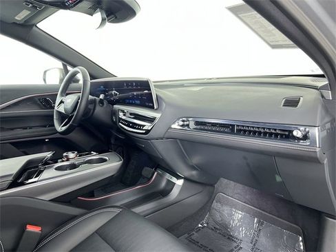 Used 2025 Cadillac Lyriq Luxury image 30