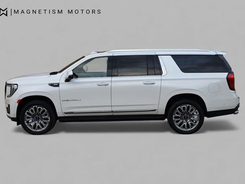 Used 2023 GMC Yukon XL Denali Ultimate image 3