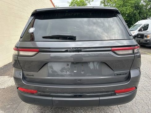 Used 2023 Jeep Grand Cherokee Limited w/ Black Appearance Package AWD/4WD image 5