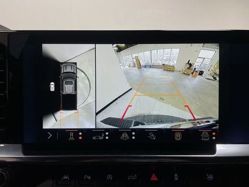 Used 2024 Chevrolet Silverado 1500 High Country w/ Technology Package image 17