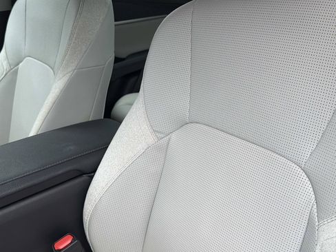 Used 2025 Toyota Camry XLE w/ Premium Plus Package FWD image 19