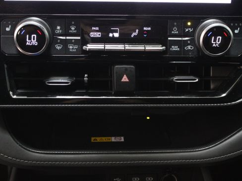 Used 2023 Toyota Highlander XSE FWD image 20