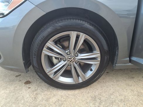 Used 2024 Volkswagen Jetta SE FWD image 28