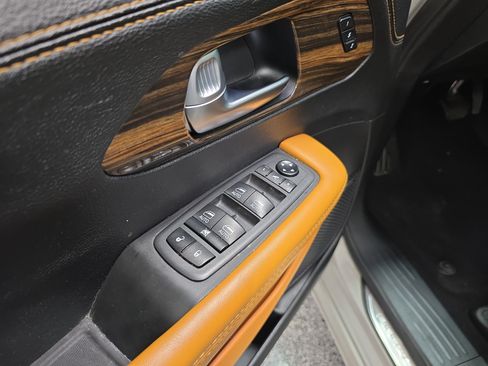 Used 2021 Chrysler Pacifica Pinnacle FWD image 25