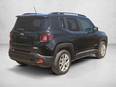 Used 2017 Jeep Renegade Latitude FWD image 5