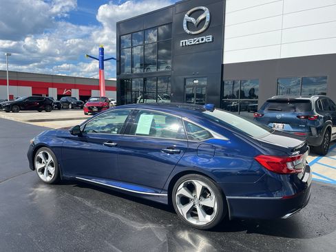 Used 2018 Honda Accord Touring image 3