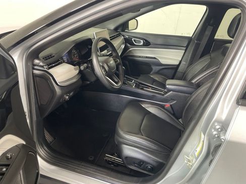 Certified 2025 Jeep Compass Limited AWD/4WD image 10