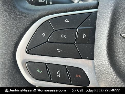 Used 2023 Chrysler Voyager LX FWD image 39