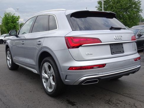 Certified 2025 Audi Q5 2.0T Premium Plus w/ Premium Plus Package AWD/4WD image 3