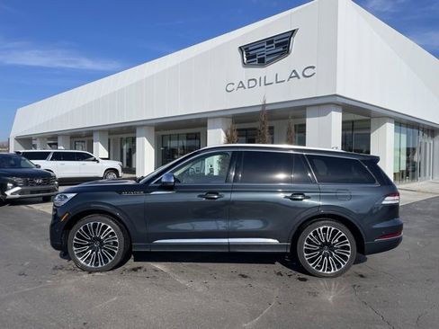 Used 2023 Lincoln Aviator Standard w/ Premium Package image 8