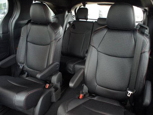 Used 2026 Toyota Sienna XSE FWD image 21