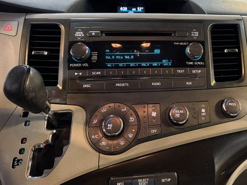 Used 2011 Toyota Sienna LE FWD image 16