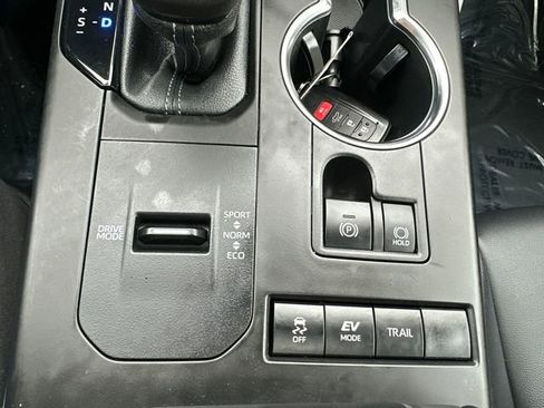 Used 2022 Toyota Highlander XLE AWD/4WD image 43