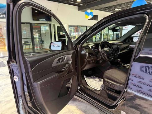Used 2023 Chevrolet Traverse LT w/ LPO, Floor Liner Package AWD/4WD image 15
