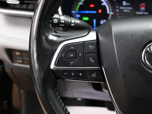Used 2021 Toyota Highlander XLE AWD/4WD image 20