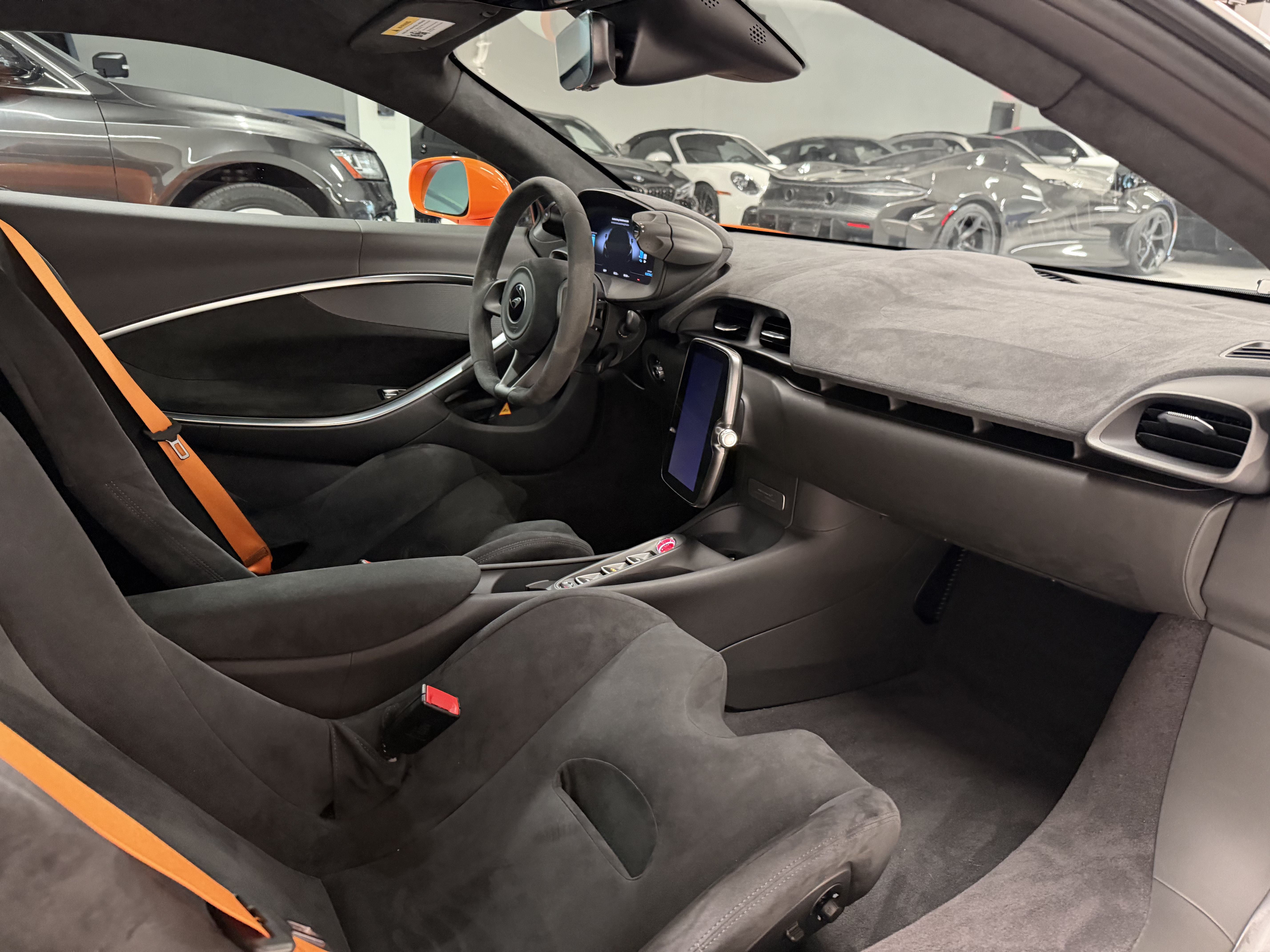 Used 2023 McLaren Artura RWD image 12