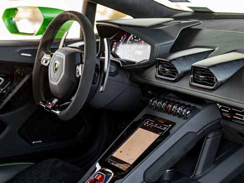 Used 2020 Lamborghini Huracan EVO image 27