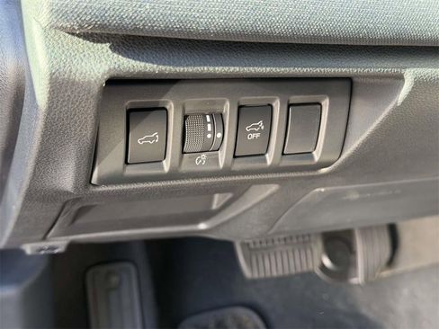 Used 2025 Subaru Outback Premium image 19