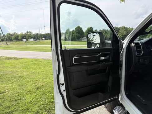 Used 2024 RAM 2500 Big Horn w/ Safety Group AWD/4WD image 10