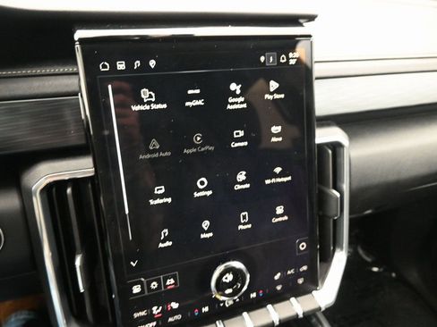 Used 2025 GMC Acadia Elevation AWD/4WD image 12