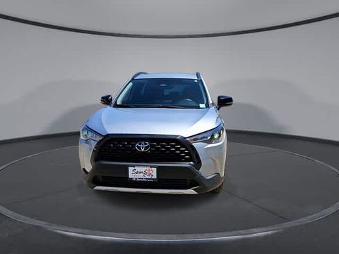Used 2025 Toyota Corolla Cross LE FWD image 3