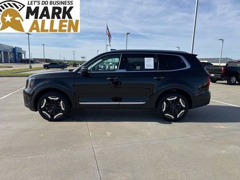Used 2025 Kia Telluride S image 3