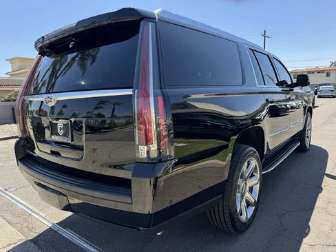Used 2019 Cadillac Escalade ESV Premium Luxury AWD/4WD image 8