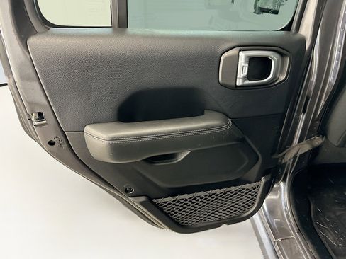 Used 2018 Jeep Wrangler Unlimited Sahara image 27