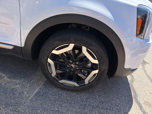 Used 2025 Kia Telluride S FWD image 4