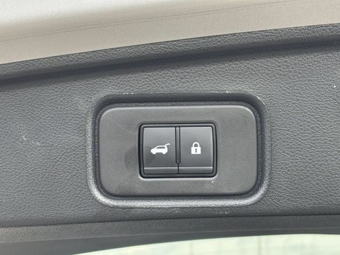 Used 2025 Nissan Pathfinder SV FWD image 20