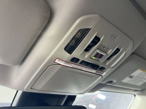 Used 2020 Toyota Highlander XLE image 37