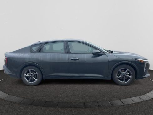 Certified 2025 Kia K4 LXS image 3