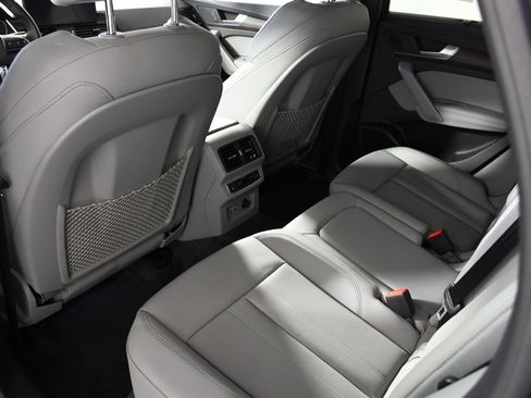 Used 2024 Audi Q5 e Prestige w/ Prestige Package image 27