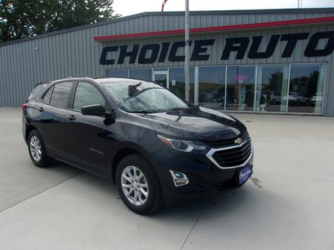 Used 2020 Chevrolet Equinox LS w/ LS Convenience Package AWD/4WD image 1